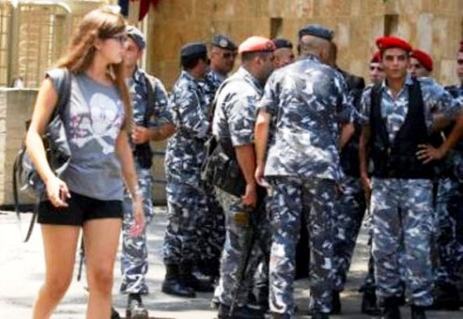 القانون اللبناني يمنع على الفتيات ارتداء السروال القصير في الأماكن العامة والطرقات