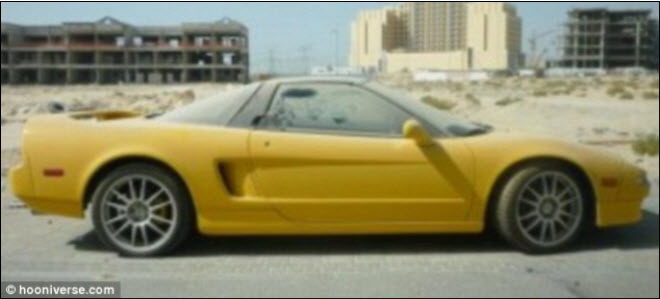 سيارة أخرى فاخرة  ملقاة هوندا NSX